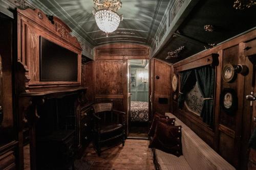 Ely House | Romantic 1920s Circus Wagon Experience