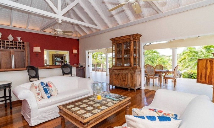 Vitet Villa | Romantic 3 BDRM Luxury Villa w Ocean Views