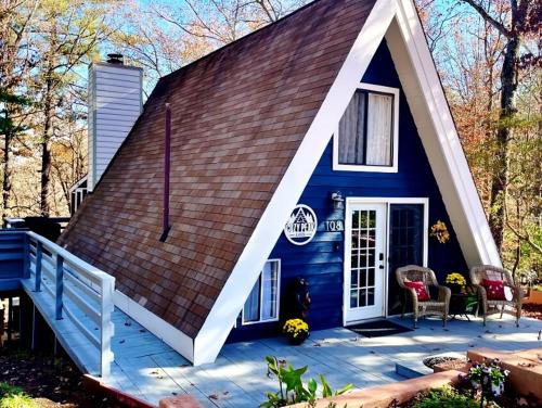 Lake Lure House | Romantic Cabin Getaway minutes from Chimney Rock