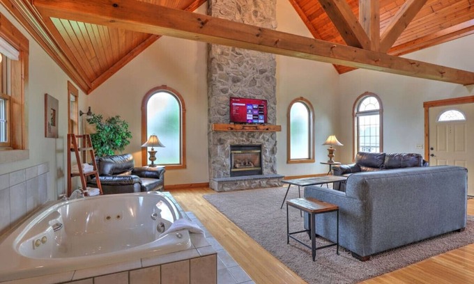 Millersburg Cottage | Romantic Cottage With Jacuzzi & Fireplace