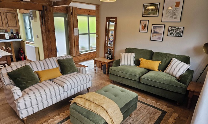 Burstock Cottage | Romantic Dorset Stables Stay - Scenic Views & Countryside Calm