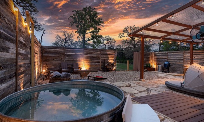 Wimberley House | Romantic Wimberley Tiny Luxury Retreat w/sauna & EV charger