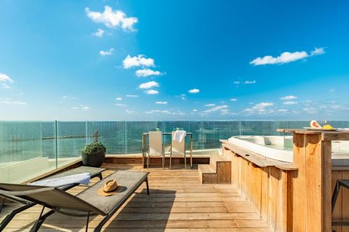 Haifa Apartment | Rooftop Jacuzzi Seafront Penthouse by Sea N' Rent