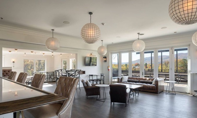 Wayland Park Apartment | Rooftop Penthouse Overlooking VA Wine Country/Mountain Views/Dtwn Crozet