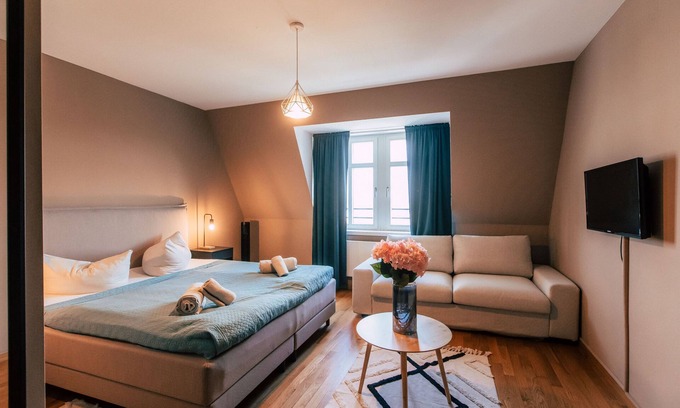 Zentrum-Ost Apartment | Rooftop Studio mit Wohnküche und Terrasse - Luga Homes - Stadthaus