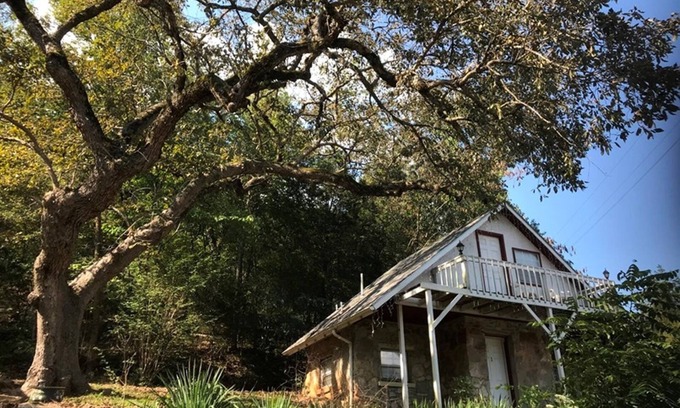 Jasper Cabin | Room 1- Historic Little Switzerland