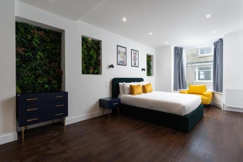 Marazion Apartment | Room 1, Hotel style double bedroom in Marazion