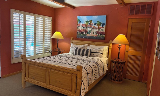 Historic Tennis Club Apartment | Room 4️⃣- a beautiful studio in boutique hotel, a few steps from Downtown PS 🌺