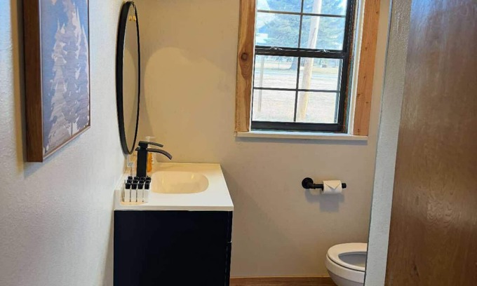 Eagle Nest Cabin | Room 5: Mountain Retreat 15 Minutes to Red River/Angel Fire