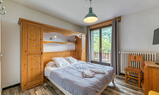 Oz Apartment | Room 'Chambre 4' with Mountain View and Balcony