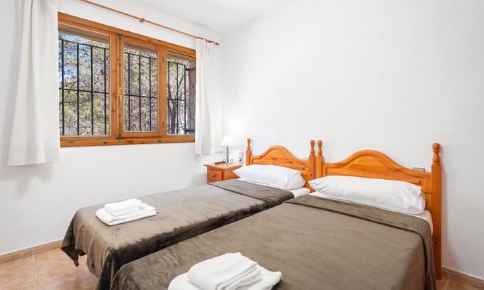 Sinarcas Apartment | Room 'Doble 2' with Mountain View, Wi-Fi and Air Conditioning