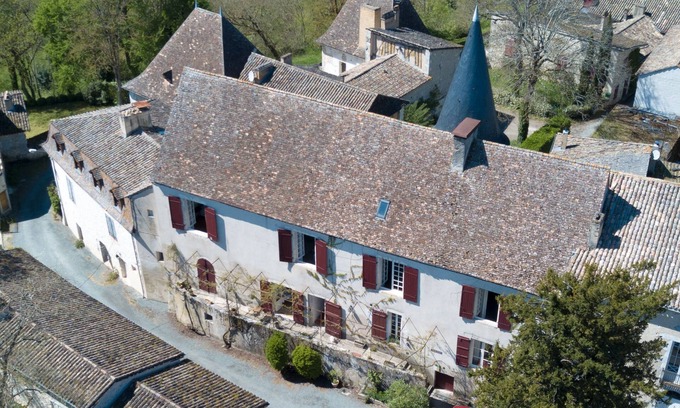 Cahuzac Bed & Breakfast | Room in Former Convent