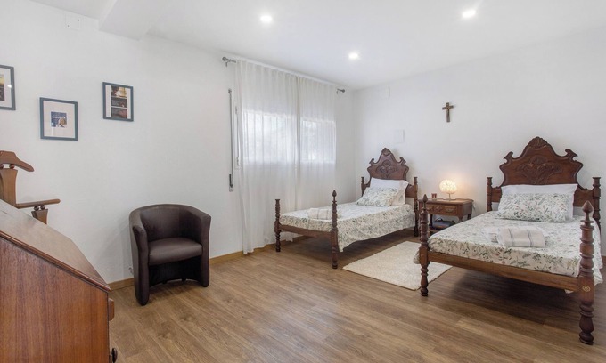 Fatima Apartment | Room 'Santa Madre Teresa' with Shared Terrace, Shared Garden and Wi-Fi