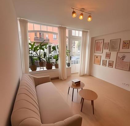 Sint-Lambrechts-Woluwe House | Room with ensuite and garden