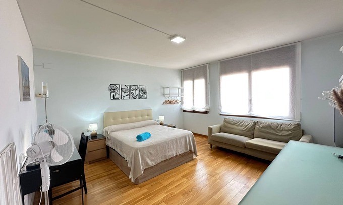 L'Antiga Esquerra de l'Eixample Apartment | Rooms Aribau 133