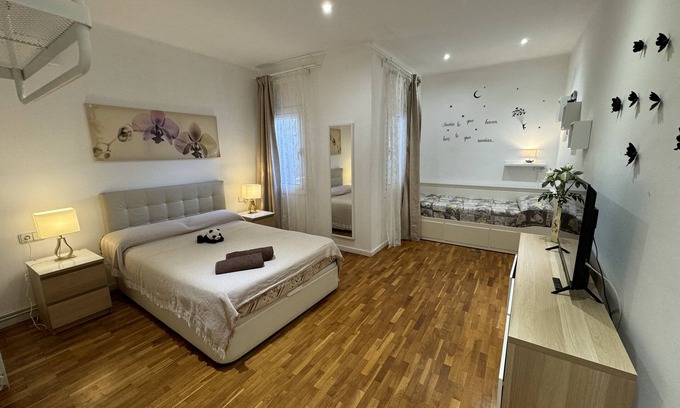 Esquerra de l'Eixample Apartment | Rooms Nuevo Arago