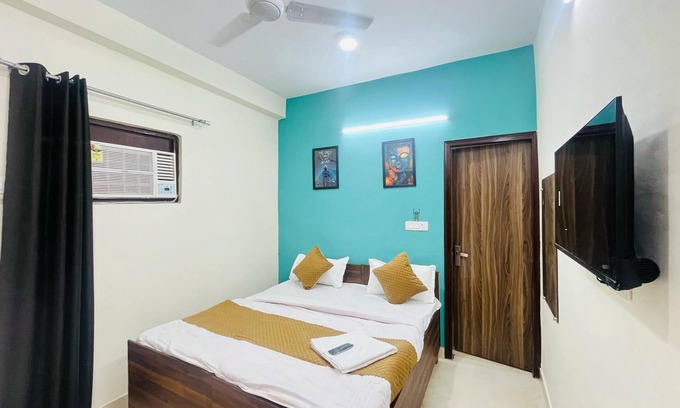 Saket Hotel | Roomshala Hotel Anmol