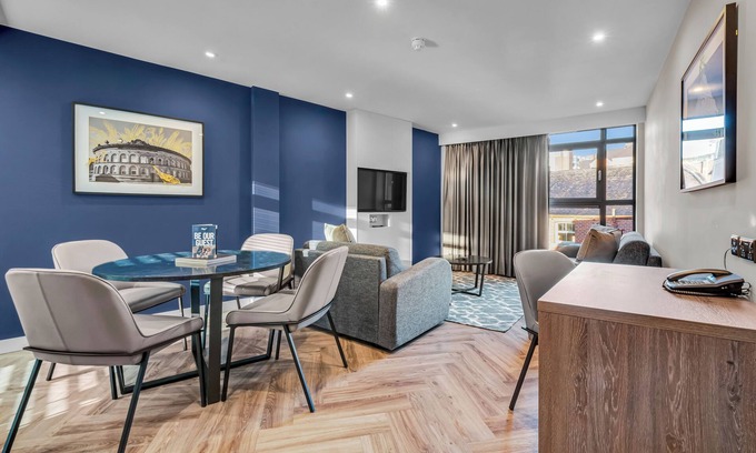 Leeds City Center Apartment | Roomzzz Leeds City