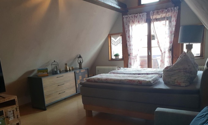 Burkheim Apartment | Rosé, Ferienwohnung mit 40 qm, 1 Schlafzimmer für max. 2 Personen