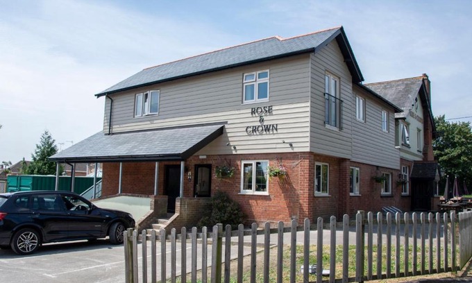 Lytchett Matravers Hotel | Rose and Crown