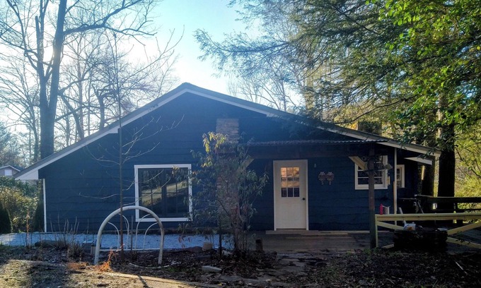 Clayton Cabin | Rose Bud Cottage by Lake Burton!