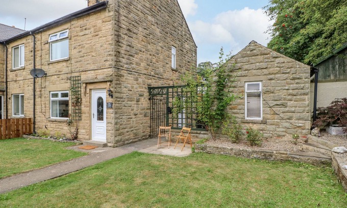 Barnard Castle Cottage | ROSE COTTAGE, pet friendly, with a garden in Middleton-In-Teesdale