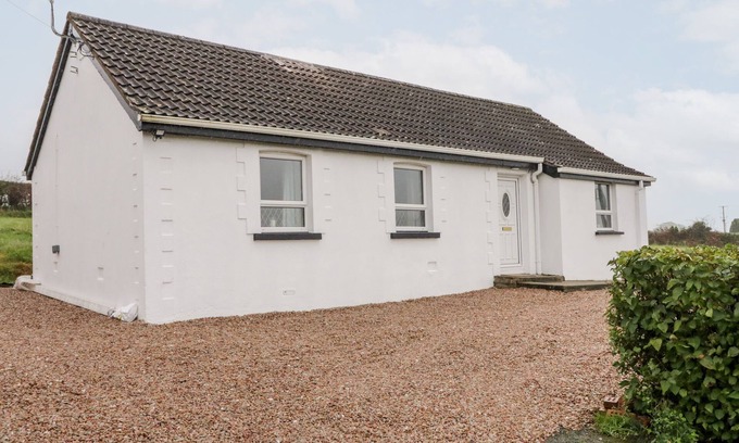 Omagh Cottage | ROSE COTTAGE, pet friendly, with a garden in Omagh
