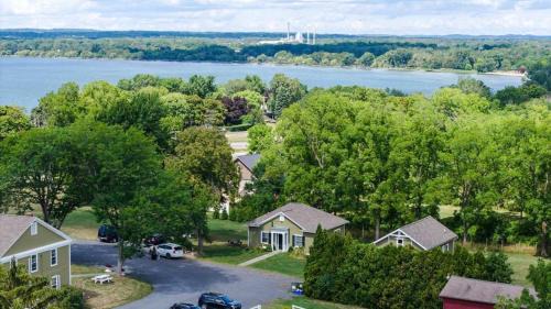 Geneva House | Rose Hill Cottage Lake Views & Mansion Grounds