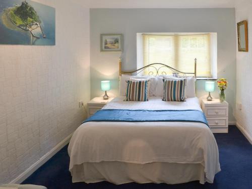 Liskeard House | Rosecraddoc Manor - Natalie Jane