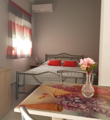 Nea Moudania Apartment | Roses Studios