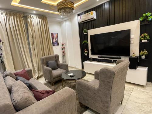 Santeo Apartment | Rosewood residence 2 bedroom duplex with views and bathtub