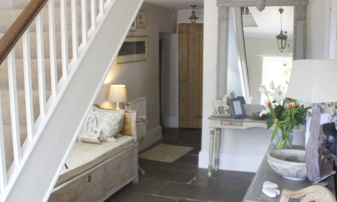 Kelston Bed & Breakfast | Roundhill Farmhouse