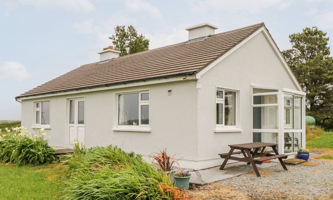 Inishnee Cottage | ROUNDSTONE BAY VIEW, family friendly in Roundstone, County Galway