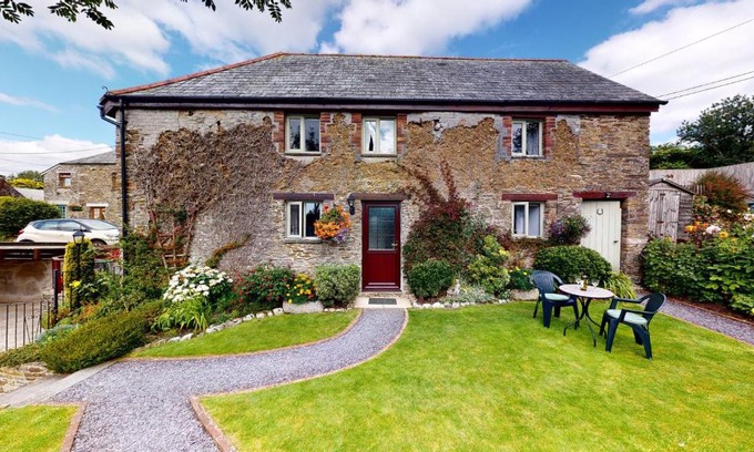 Lanreath House | Rowan Cottage