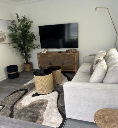 Boca Raton Apartment | ROYAL COLONIAL