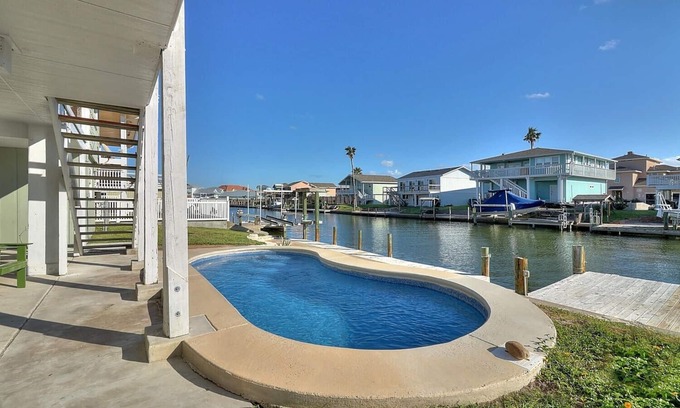 City-by-the Sea House | Royal Estes 5 Bedroom Home by RedAwning