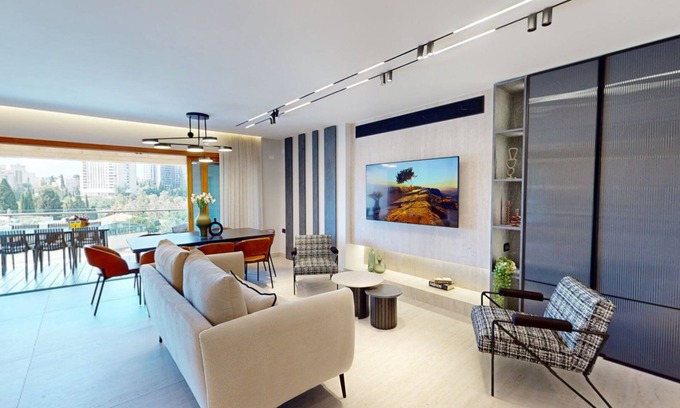 Mamilla Apartment | Royal Haven: King David's 3BR/3BTH Gym & parking