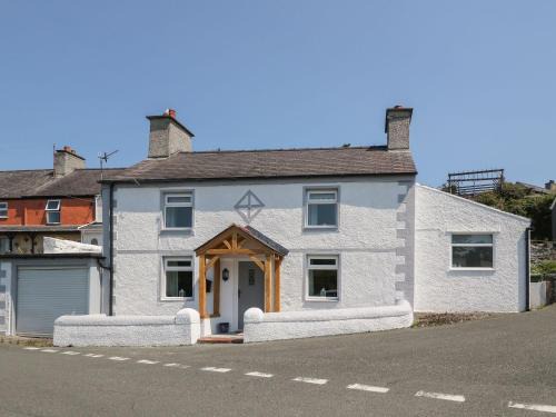 Amlwch House | Royal Oak Cottage