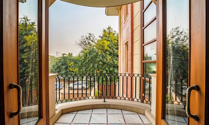 DLF City Hotel | Royal Residence On MG Road