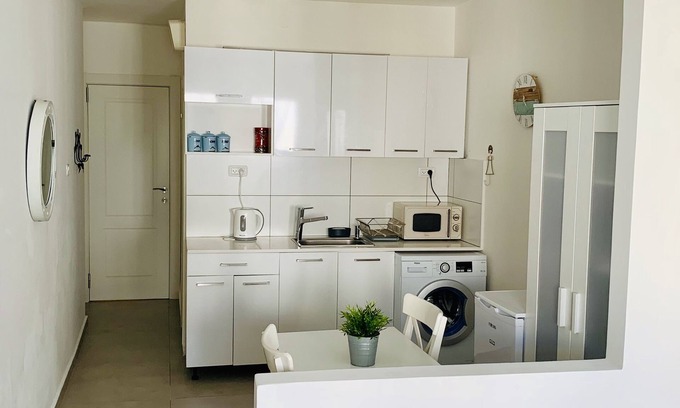 Netanya Apartment | Royal Sea Studio