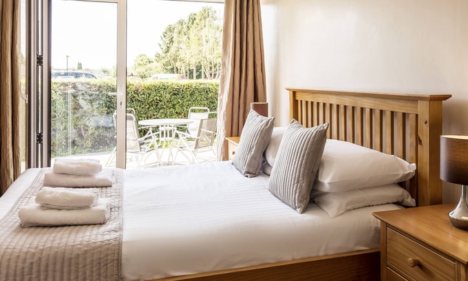 Harlow Hotel | Roydon Marina Village Hotel