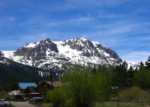 June Lake House | Rr-edgewater13
