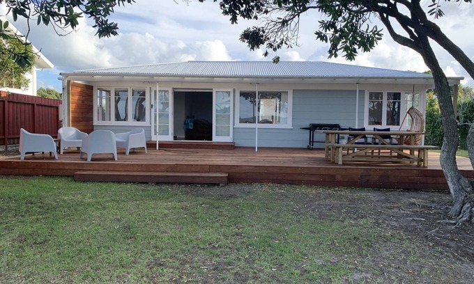 Ruakaka House | Ruakākā Beach Bach