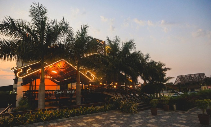 Ujjain Hotel | Rudraksh Club & Resort