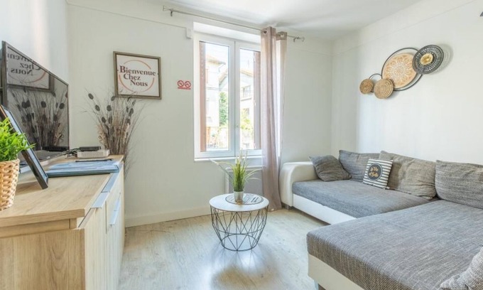 Clermont-Ferrand Apartment | Rue Bien Assis with garden terrace