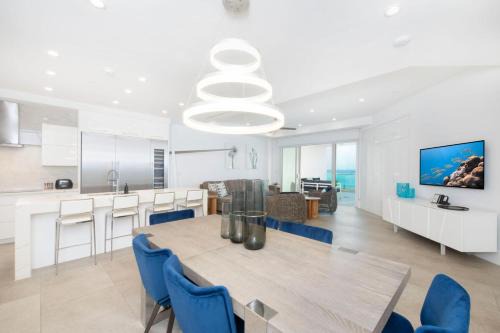 Rum Point Apartment | Rum Point Resort 305