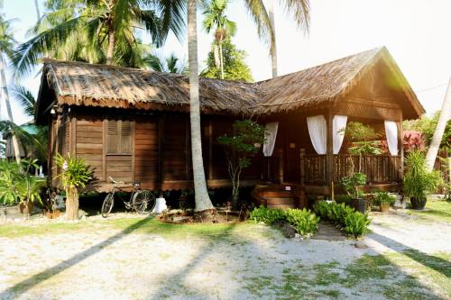 Kampung Bakar Kapor House | Rumah Inap Kampung Agong Tempua