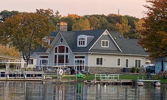 Fenton House | Runyan Lake House/4 Private Suites - Sleeps 13