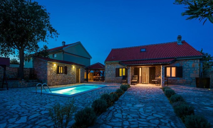 Promina Villa | Rural House Gluic