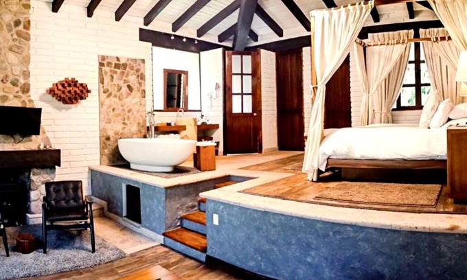 Mascota Cabin | Rustic 1 Bedroom Cabin on Private Lake